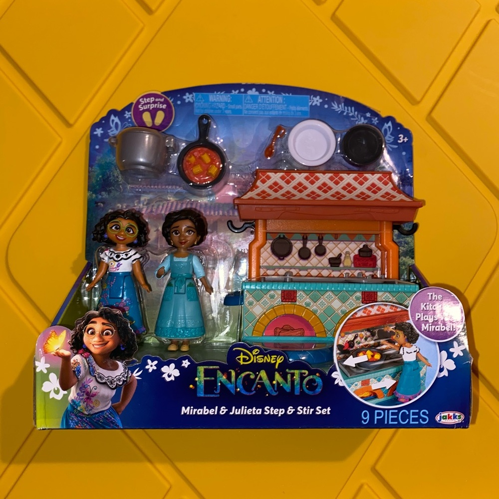 Encanto Mirabel & Julieta cooking set